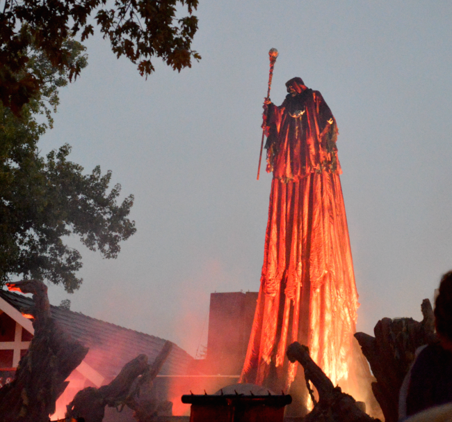 Experience Worlds of Fun Halloween Haunt in KC! Mom Saves Money