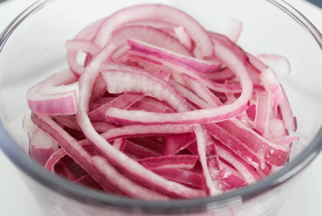 pickled onions in a glas bowl