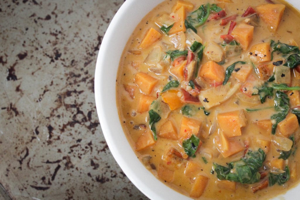 Sweet potato curry with sweet potatoes, onions, garlic, spinach, spinach, coconut milk and red curry paste