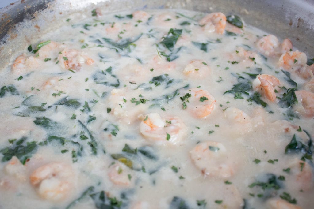 Easy one-pan garlic parmesan shrimp with spinach with cream sauce 